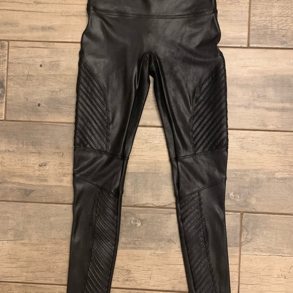 Spanx Faux Leather Leggings size M